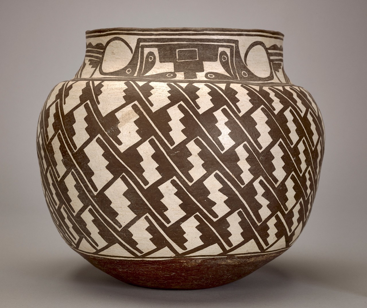 Unidentified Zuñi artist, Pot with black feather motifs on neck and shoulder, ca. 1900, clay with pigment